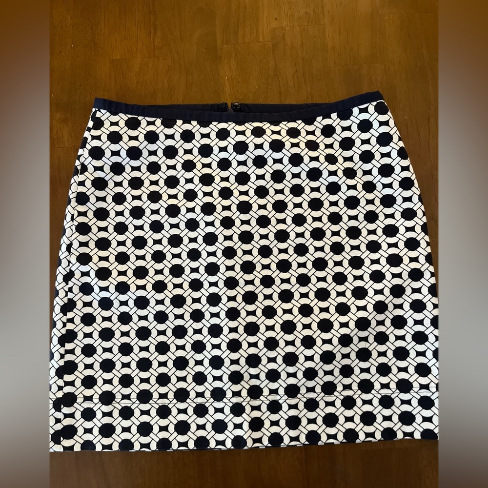 Talbots Classic Black and White Patterned Skirt Size 10 Petite